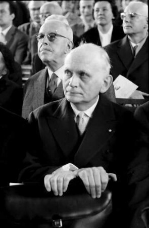 Hausen im Wiesental: In der Festhalle, Kultusminister Dr. Storz, Hebelpreisträger Prof. Robert Minder