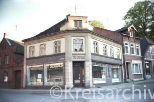 Hude 4: Eckhaus mit Geschäft: links Einmündung Besttorstraße