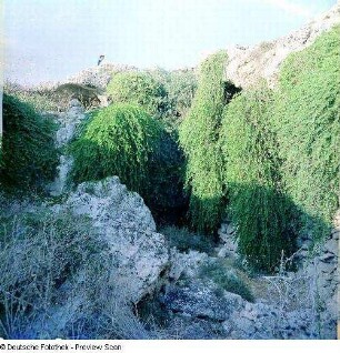 Südküste. Dingli Cliffs. Eingestürzte Wohnhöhle am oberen Kliffrand