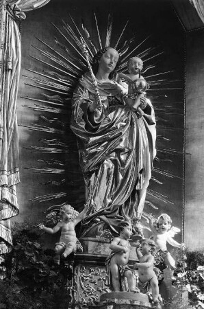 Madonna : Madonna. Holz, geschnitzt, gefaßt (um 1460; H. Multscher). Mödingen, Klosterkirche Mariä Himmelfahrt