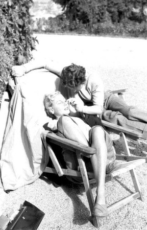 Freudenstadt: M. und Frau (?) im Liegestuhl, (Balken im Auge)