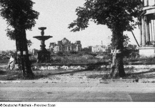 Berlin. Blick zur Ruine des Reichstagsgebäudes