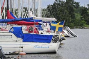 Sundbyholm - Segelboothafen am Mälarsee : Segelboothafen am Mälarsee bei Sundbyholm, aufgenommen am 24. Juli 2012