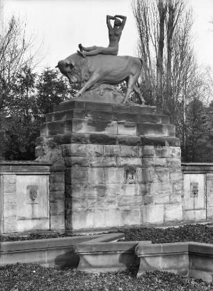 Europabrunnen : Europabrunnen. Bronze, Stein (1922; G. Wrba). Dresden-Blasewitz, Königsheimplatz