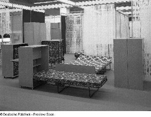 Ausstellungskoje mit Schrank- und Faltbetten (1981; VEB Möbelkombinat Dessau)