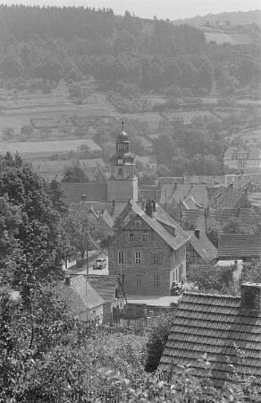 Dorfansicht mit Kirche