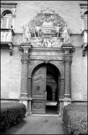 Spittal: Portal des Schlosses Porcia
