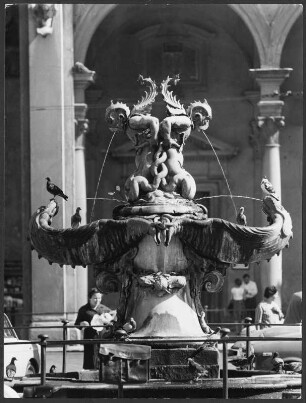 Fontana dei mostri marini von Pietro Tacca auf der Piazza della Santissima Annunziata in Florenz