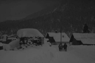 Scharnitz: Straße im Schnee