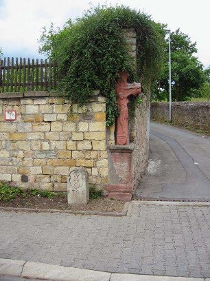 Kreuz, Grenzstein; Oestrich-Winkel, Grenzstraße 1