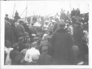 Kreuzfahrten der Hamburg-Amerika Linie, 1912. Fest der Polarmeertaufe an Bord eines Hochseepassagierdampfers, vermutl. Victoria Luise