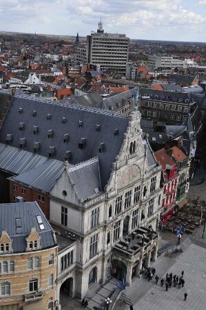 Gent - Stadtübersicht : Stadtübersicht vom Belfried-Turm, vorne das historische Theatergebäude, aufgenommen in Gent am 1. April 2010