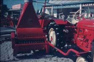 Fotografie: Erntetechnik, Feldhäcksler gezogen, Trommelfeldhäcksler
