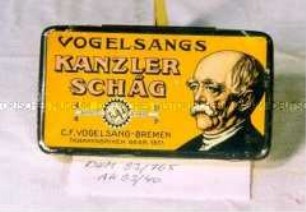 Blechdose "Kanzlerschäg" mit dem Porträt Bismarcks