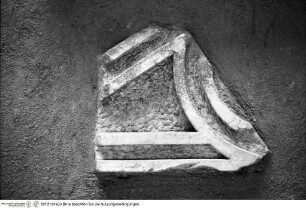 Fragment eines Grabmals?