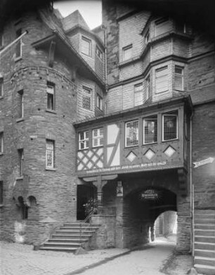 Eingang zum Hotel Zum Kranenturm/Krahnenturm in Bacharach