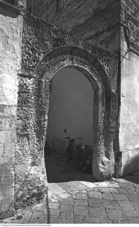 Arco Lucchetti