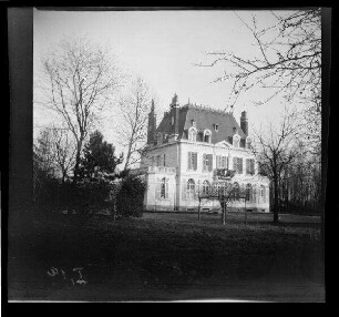 Phalempin (Dep. Nord, Frankreich): Villa ("Offiziers-Speiseanstalt") in einer Parkanlage (Rückansicht, Distanzaufnahme)