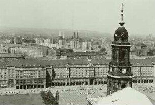 Dresden. Blick vom Rathausturm über den Altmarkt nach Westen