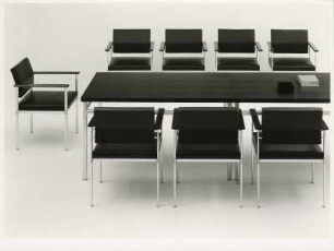Tisch "Mod. 31 / 71" und Sessel "Mod. 1 / 14" von Ernst Moeckl