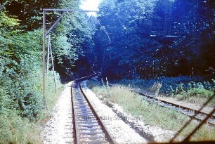 Waldhausen-Glashütte: auf der Strecke Neresheim - Aalen der Härtsfeldbahn Aalen - Neresheim - Dillingen: vorne Lademaß vor Einfahrt in den Kocherburg-Tunnel