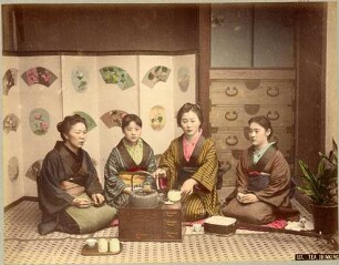 Japanische Frauen beim Tee trinken