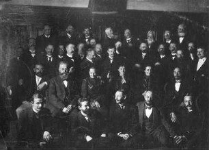Unbekannte Herrengruppe (Dresdner "Osiris" ?) mit Damen : Unbekannte Herrengruppe (Dresdner "Osiris" ?) mit Damen, um 1900. Dresden: SLUB Mscr.Dresd.App.1665