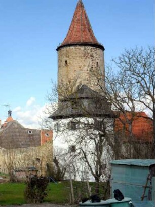 Stadtbefestigung-Ansicht im Südosten - Eichelseeturm (15 Jh) mit vorgelagertem Halbrondellturm (16 Jh-verstärkender Geschützturm-zu Wohnzwecken umgebaut)