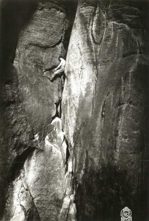 Sächsische Schweiz, Schrammsteine. Dreifingerturm. Rudolf Fehrmann am Alten Weg (III)