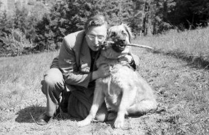 Leonberg: [Gerhart Herrmann] Mostar und sein Leonberger Hund