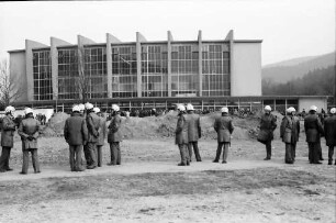 Freiburg: Stadthalle, Wahlkundgebung zur Landtagswahl Baden-Württemberg, Polizeiabsperrung vor der Stadthalle