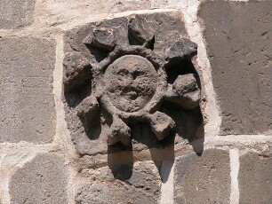 Quedlinburg - Sonnensymbol : Sonnensymbol an der Marktkirche. Aufgenommen in Quedlinburg ca. 2004