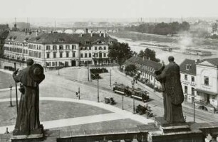 Dresden-Altstadt. Blick von der Katholischen Hofkirche nach Nordwesten gegen das Hotel Bellevue und Helbig's Etablissement (Altes Italienisches Dörfchen)