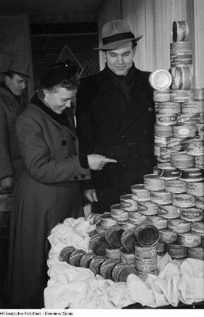 Fischkonserven der sowjetischen Sektion auf der Leipziger Frühjahrsmesse