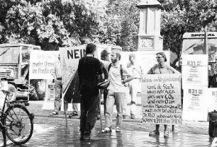 Freiburg im Breisgau: Demo gegen die B 31 Ost vor dem Rathaus
