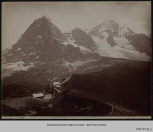 Panorama der Wengeralp mit Hotel Jungfrau
