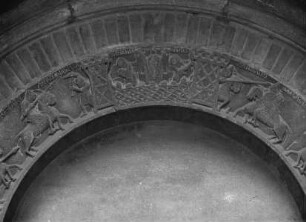 Porta della Pescheria — Archivolte mit Szene aus der Artussage