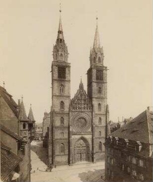 Außenansicht Dom zu Nürnberg, St. Lorenz. Nürnberg