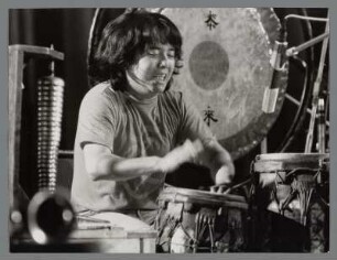 Sabu Toyozumi : Portrait des Perkussionisten Sabu Toyozumi bei der Jazzbühne Berlin im Friedrichstadt-Palast Berlin
