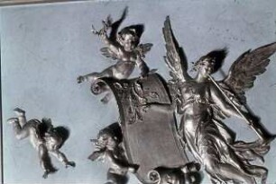Stuckfelder mit ornamentalem und figuralem Dekor
