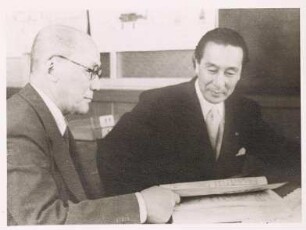 Hidenosuke Sano, Bergakademie-Präsident und Kazuhiko Asai, Präsident des japanischen Kohleforschungsinstituts