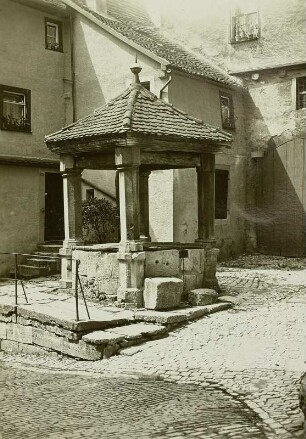 Rothenburg ob der Tauber, Brunnen : Rothenburg ob der Tauber. Alter Brunnen in der Herrengasse