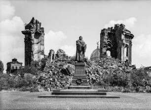 Dresden, Frauenkirche, Ruine mit Martin-Luther-Denkmal