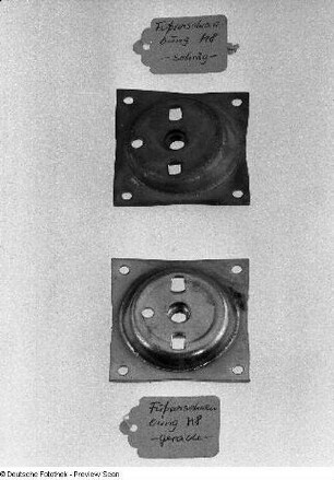 Schräge (Modell 8) und gerade Fußverschraubung (Modell 8) (1981; VEB Metallwaren Naumburg)