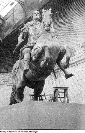Dresden, Neustädter Markt. Wiederaufbau des "Goldenen Reiters", 1955