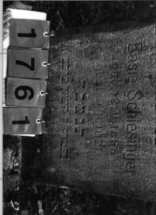 Grabstein 1761 [Hahn S. 189 Grab-Nr. II-96]: Grabstein 1761 (Detailaufnahme 2) [Hahn S. 189 Grab-Nr. II-96]