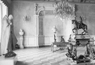 Marmorsaal : Dresden-Altstadt. Residenzschloss. Georgenbau, Marmorsaal. Ansicht während der Ausstellung "August der Starke und seine Zeit", Jubiläumsausstellung