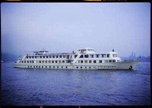 Rüdesheim: Ankunft M.S. Prinses Margriet, ganzes Schiff bei der Abfahrt