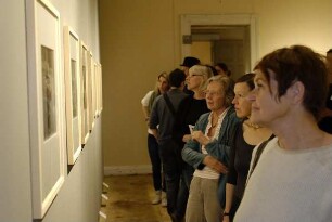Besucher in der Ausstellung