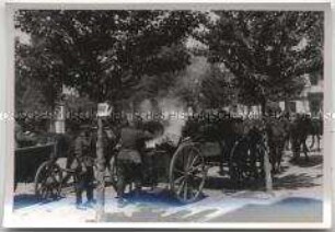 Soldaten mit Feldküche in Charkow